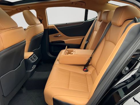 New 2025 Lexus ES 350 Ultra Luxury image 8