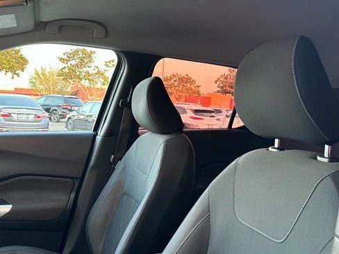 Used 2019 Nissan Kicks SV FWD image 11