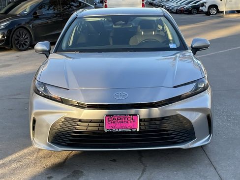 Used 2025 Toyota Camry LE image 6