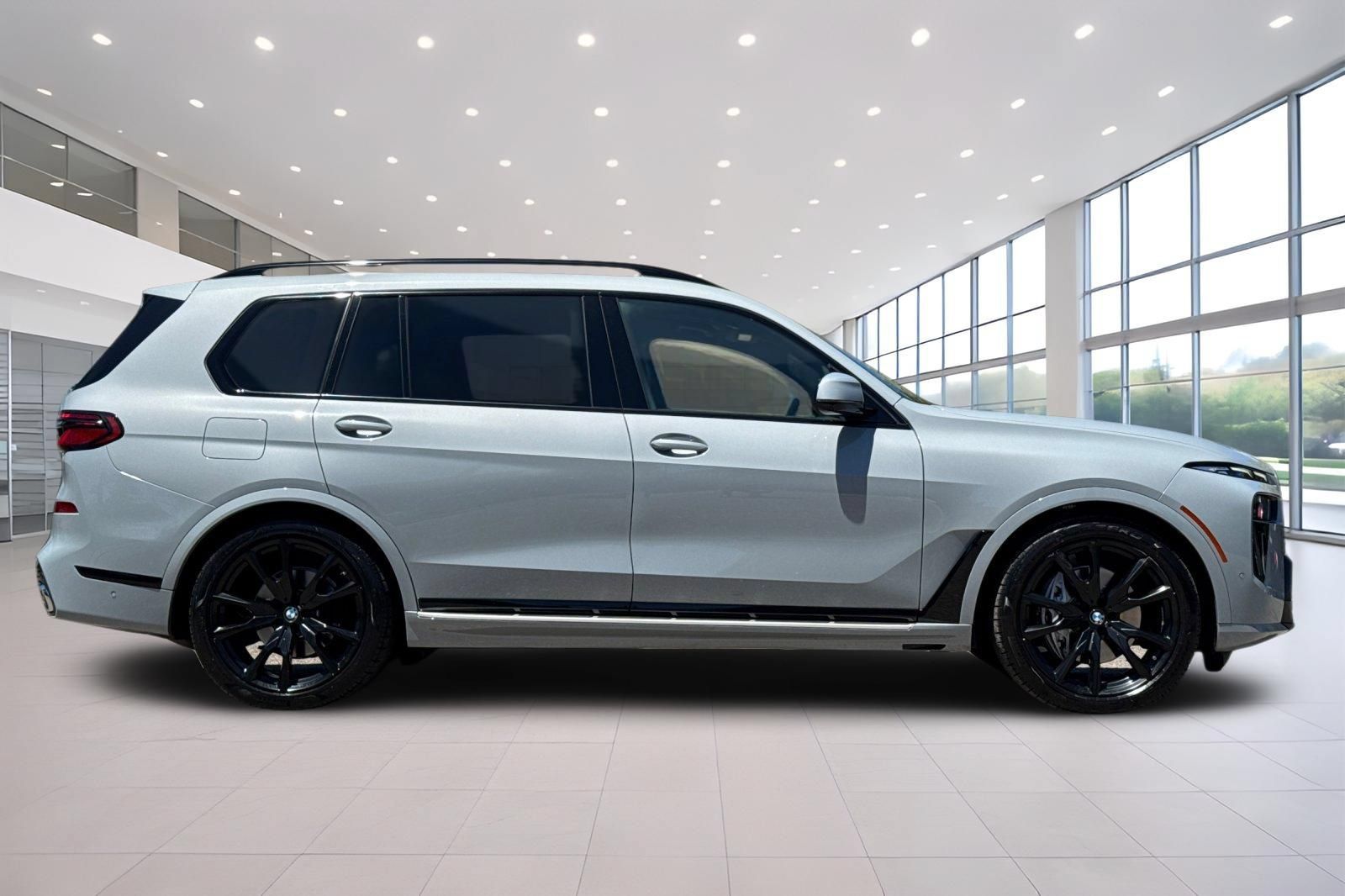 Used 2024 BMW X7 xDrive40i w/ M Sport Package AWD/4WD image 3