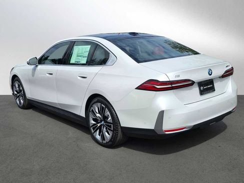 Used 2026 BMW i5 eDrive40 w/ Executive Package image 5