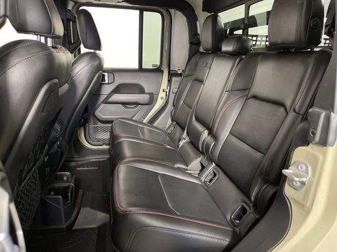 Used 2020 Jeep Gladiator Rubicon AWD/4WD image 13