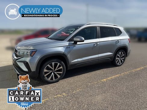 Used 2022 Volkswagen Taos SE AWD/4WD image 1