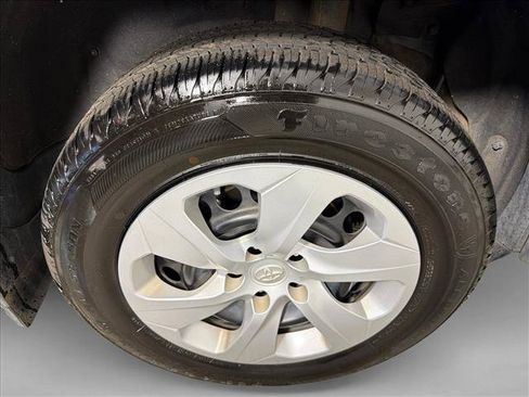 Used 2024 Toyota RAV4 LE FWD image 17