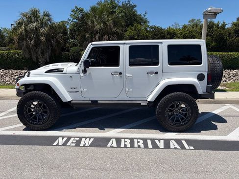 Used 2018 Jeep Wrangler Unlimited Sahara AWD/4WD image 6
