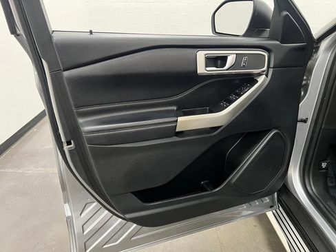 Used 2022 Ford Explorer XLT RWD image 13