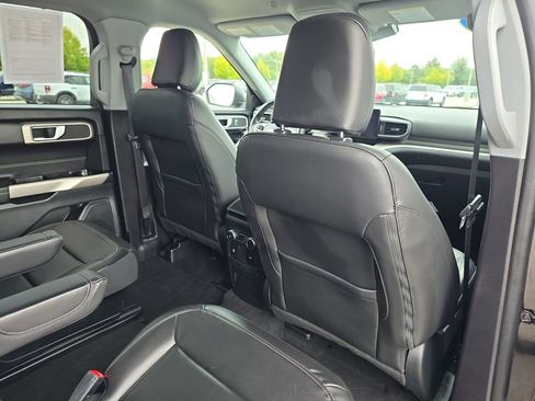 Used 2022 Ford Explorer XLT w/ Equipment Group 202A image 36