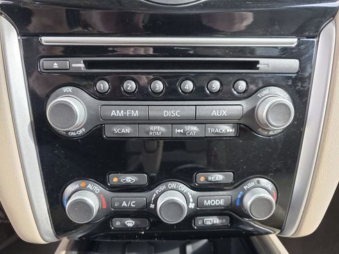 Used 2014 Nissan Pathfinder SV image 30