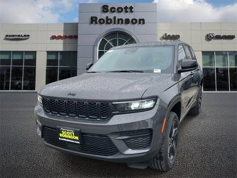 New 2025 Jeep Grand Cherokee Altitude image 2