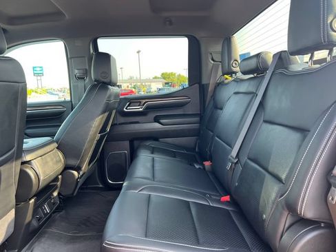 Used 2024 Chevrolet Silverado 1500 LT Trail Boss w/ LPO, Dark Essentials Package AWD/4WD image 5