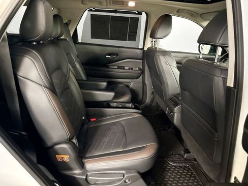 Used 2023 Nissan Pathfinder Platinum image 40