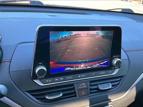 Used 2022 Nissan Altima 2.5 SR image 14