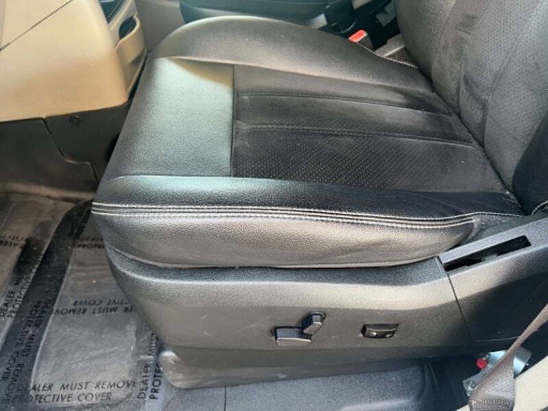 Used 2018 Dodge Grand Caravan SXT FWD image 17