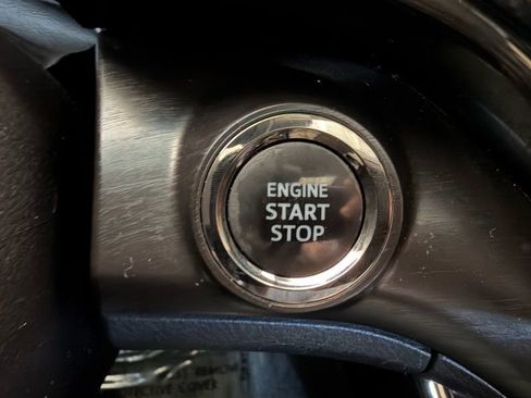 Used 2016 Toyota Avalon Limited image 25