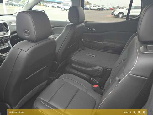 Used 2023 GMC Acadia SLT w/ Preferred Package image 30