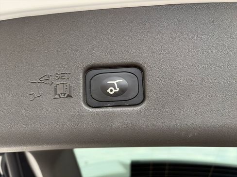 Used 2025 Lincoln Nautilus Premier image 42