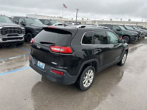 Used 2016 Jeep Cherokee Latitude FWD image 16