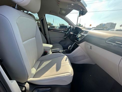 Used 2023 Volkswagen Tiguan SE image 35