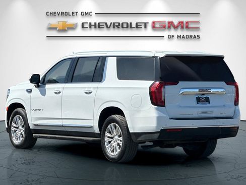 Used 2023 GMC Yukon XL SLT image 5