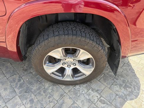 Used 2020 RAM 1500 Laramie AWD/4WD image 10