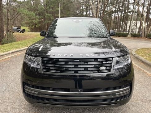 Used 2025 Land Rover Range Rover Long Wheelbase SE image 3