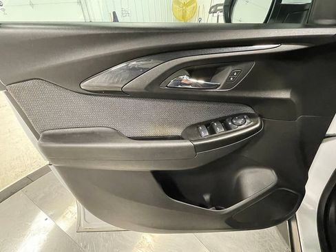 Used 2023 Chevrolet TrailBlazer LT AWD/4WD image 18