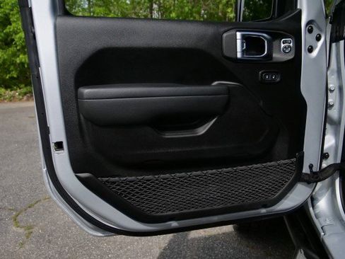 Used 2024 Jeep Wrangler Unlimited Rubicon w/ Technology Group image 29