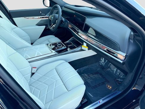 New 2026 BMW i7 xDrive60 w/ Premium Package image 14