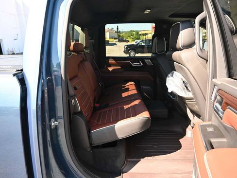 Used 2025 GMC Sierra 3500 Denali Ultimate AWD/4WD image 17