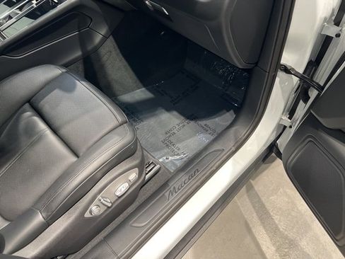Used 2025 Porsche Macan Turbo image 39