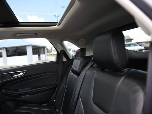 Used 2022 Ford Edge Titanium image 13