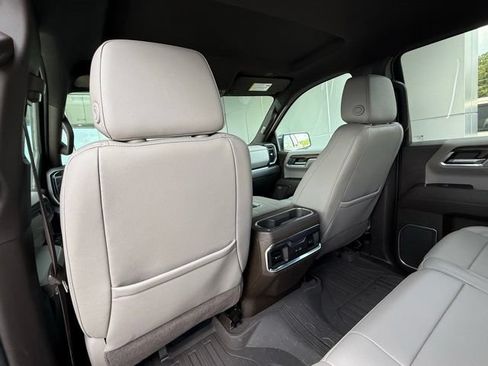 Used 2022 GMC Sierra 1500 SLT w/ SLT Premium Package AWD/4WD image 16