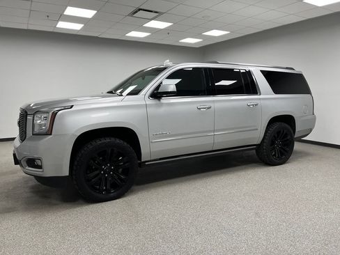 Used 2017 GMC Yukon XL Denali w/ Open Road Package AWD/4WD image 6