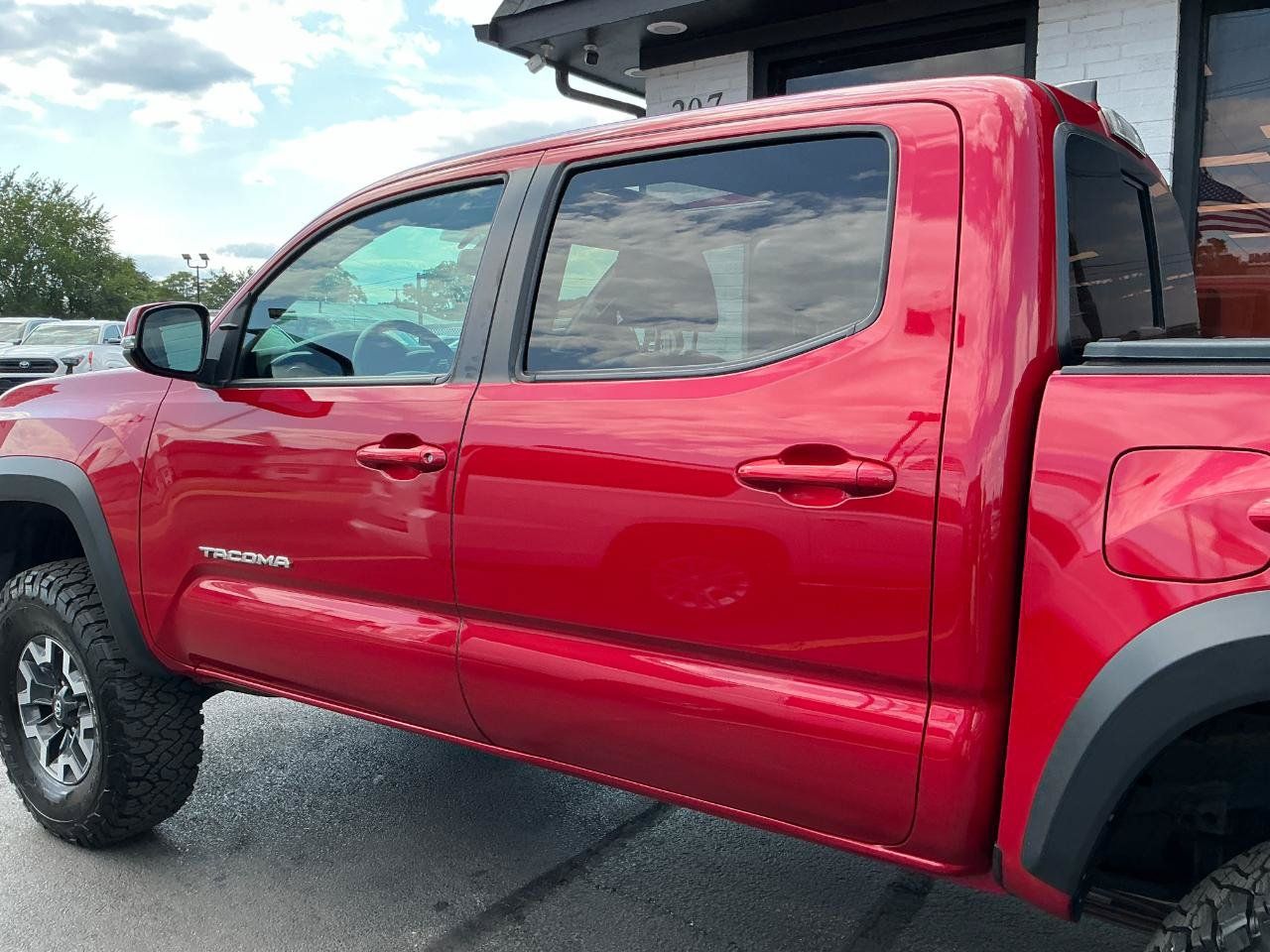 Used 2021 Toyota Tacoma TRD Off-Road w/ TRD Premium Off Road Package AWD/4WD image 32