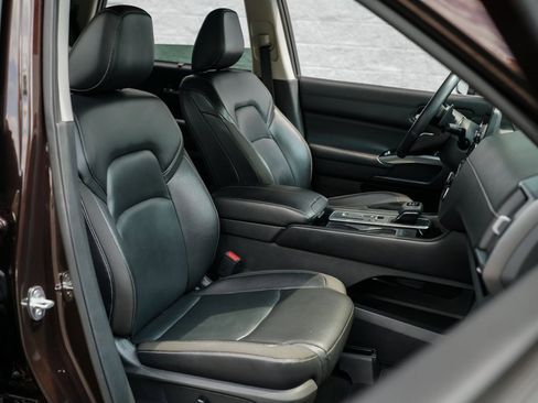 Used 2022 Nissan Pathfinder SL w/ SL Black Package image 25