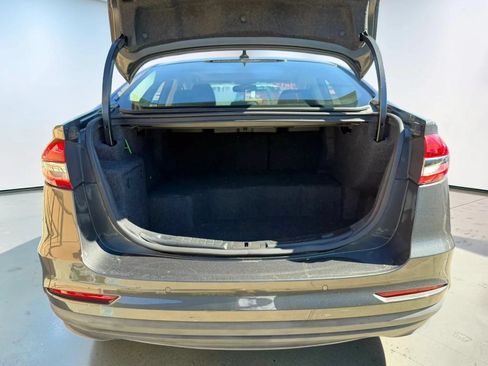 Used 2019 Ford Fusion SE FWD image 25