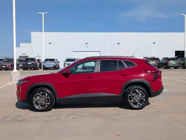 Used 2026 Chevrolet Trax LT FWD image 3