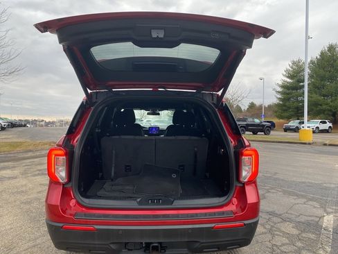 Used 2020 Ford Explorer XLT w/ Comfort Package image 18