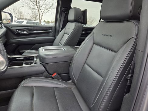 Used 2023 GMC Yukon XL Denali w/ Denali Reserve Package image 2