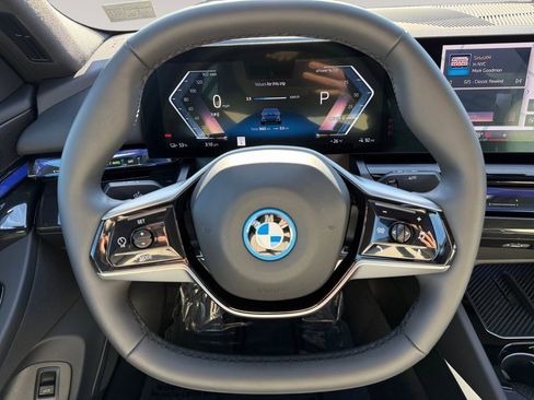 Certified 2026 BMW i5 eDrive40 AWD/4WD image 12
