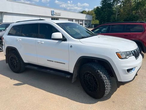 Used 2020 Jeep Grand Cherokee Laredo w/ Quick Order Package 2BN North AWD/4WD image 1