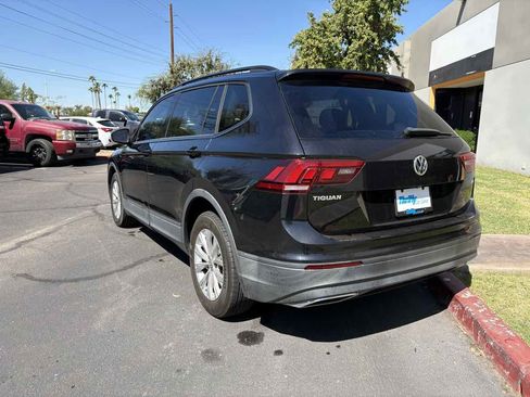 Used 2018 Volkswagen Tiguan S image 4