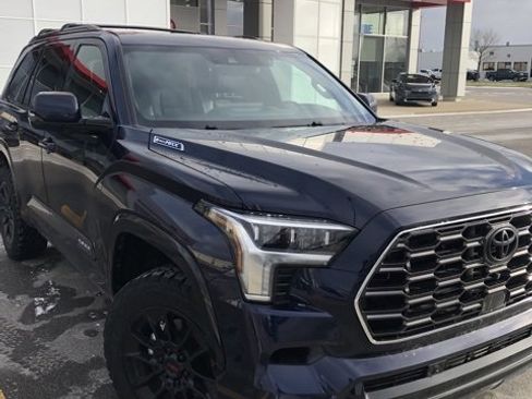 Used 2024 Toyota Sequoia Platinum image 2