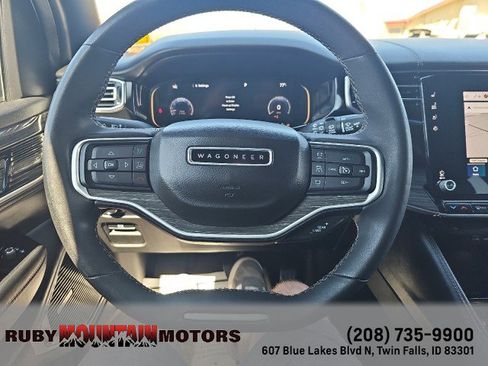 Used 2022 Jeep Wagoneer Series III w/ Premium Group I AWD/4WD image 18