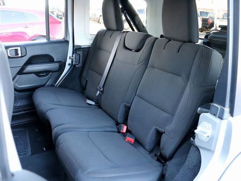 Used 2021 Jeep Wrangler Unlimited Sahara image 17