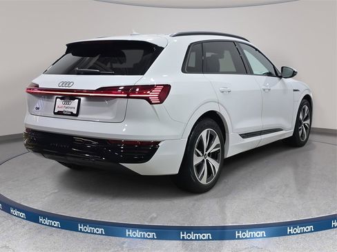 Used 2024 Audi Q8 e-tron Premium image 6