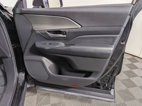 Used 2025 Toyota Grand Highlander AWD image 27