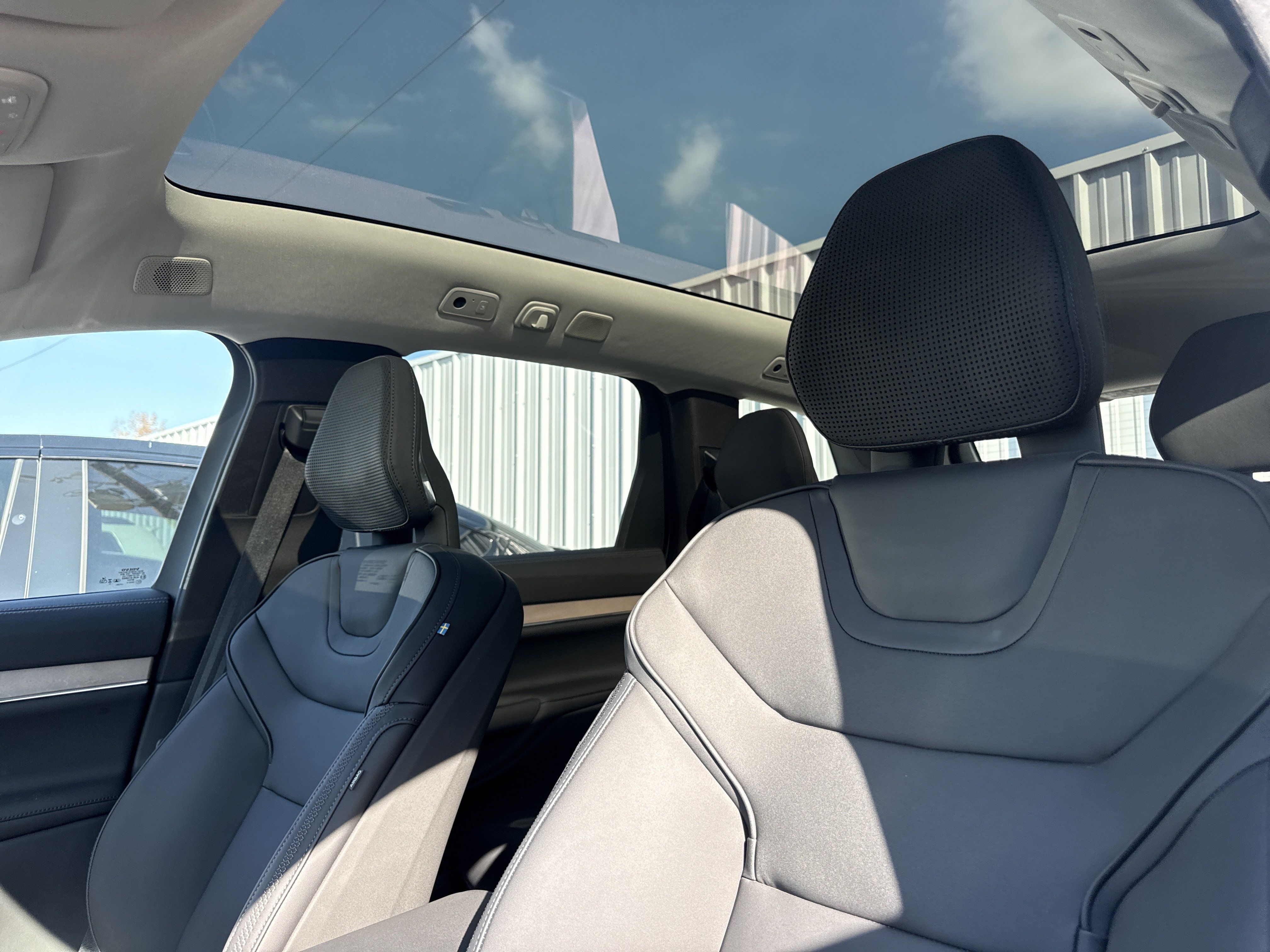 Used 2025 Volvo EX90 Ultra AWD/4WD image 4