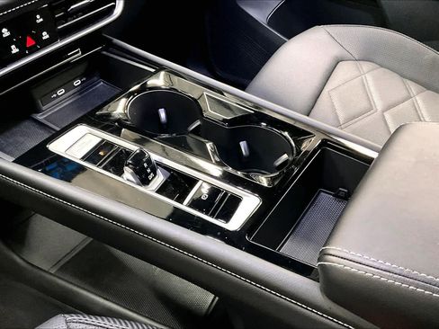 Used 2024 Volkswagen Atlas Cross Sport SE image 20