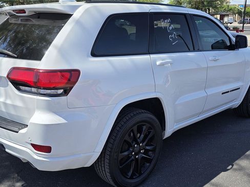 Used 2020 Jeep Grand Cherokee Altitude RWD image 5